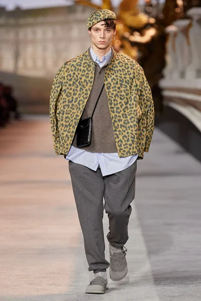 Look 8